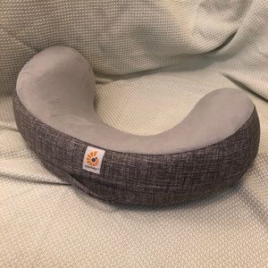 Ergobaby Natural Curve nursing pillow
